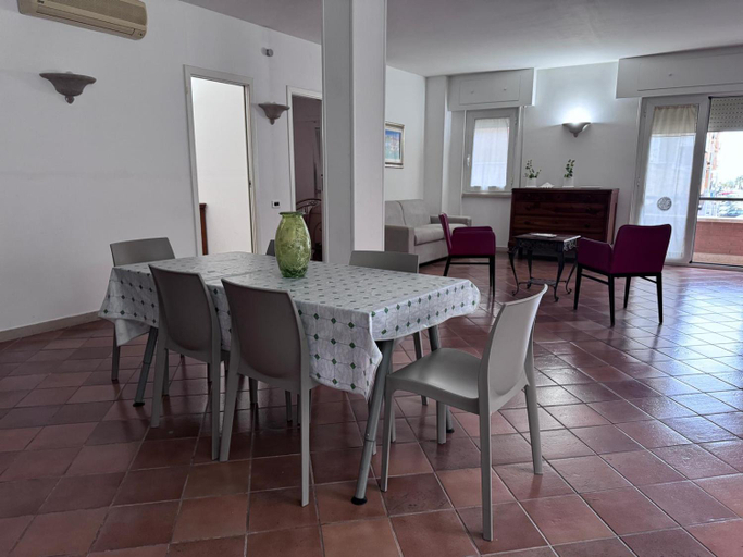 Others 2, wild rooms&house, Rome