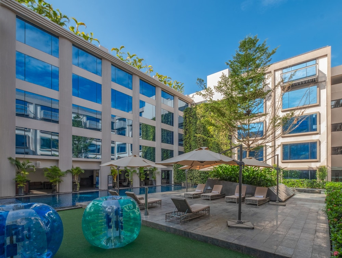 Exterior & Views