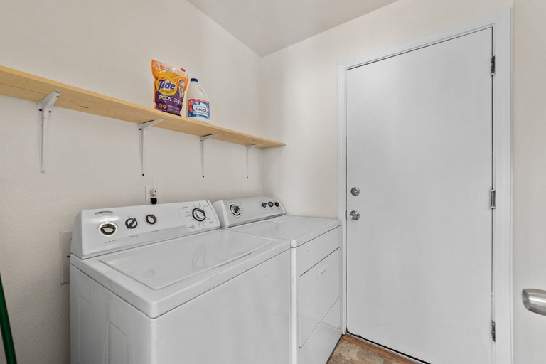 Others 5, Delightful 4BR Home Nr Downtown Reno w Fireplace, Washoe