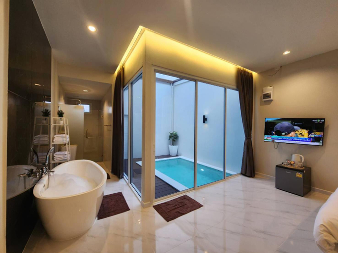 Bathroom 14