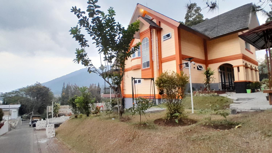 Exterior 5