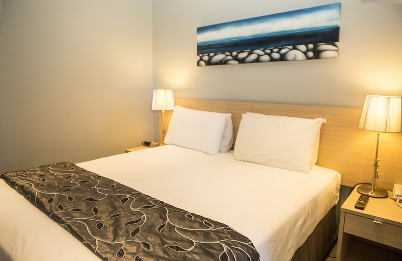 Bedroom 2, Waves Motel, Rodney
