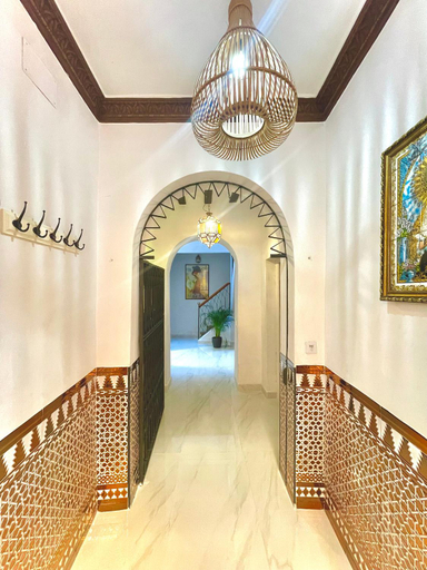 Entrance 4, House -Rooftop&Jacuzzi -StayInSeville, Sevilla