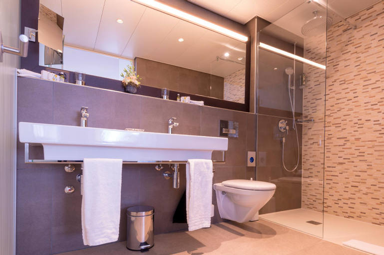 Bathroom 9