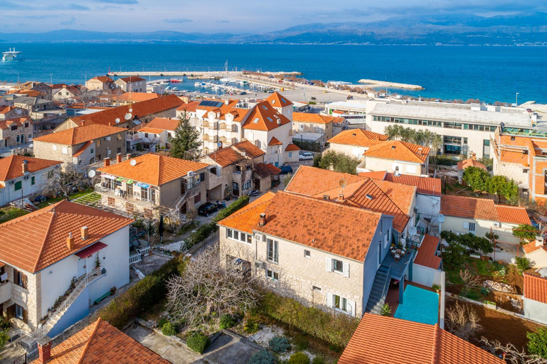 Others 4, Apartments LOTA on TOP Location, Supetar
