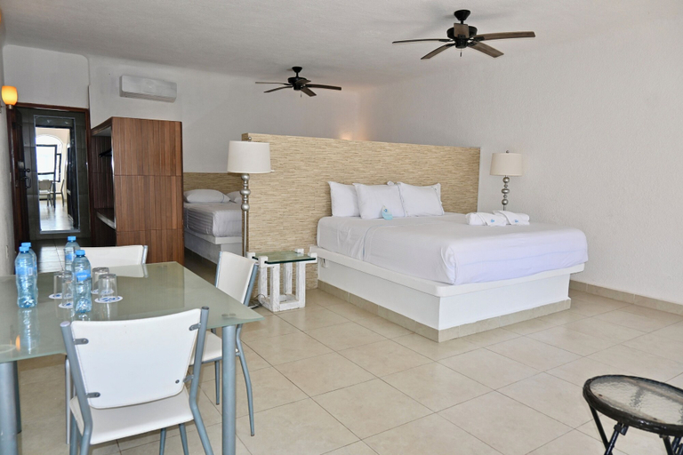 Bedroom 3, Pelicano Inn Playa del Carmen - Beachfront Hotel, Cozumel