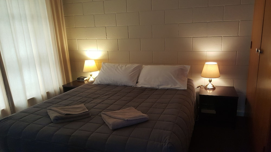 Bedroom 2, Kaikoura Motor Inn, Kaikoura