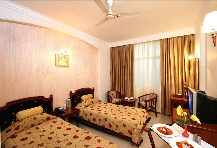 Bedroom 2, Hotel Grand President, West
