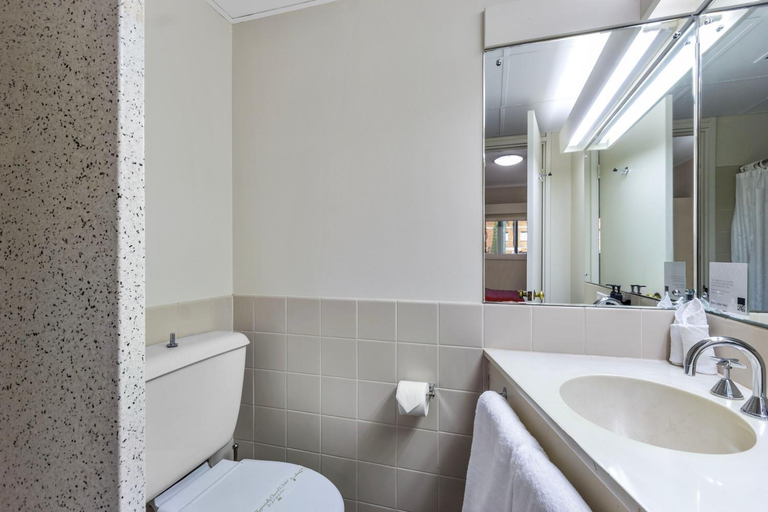 Bathroom 3, Econo Lodge North Adelaide, Adelaide