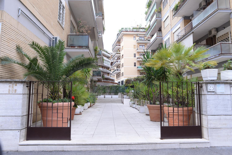 Others 2, Single room in cozy and comfortable apartment, Roma