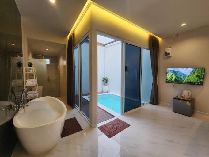 Bathroom 13