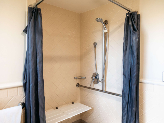 Bathroom 4