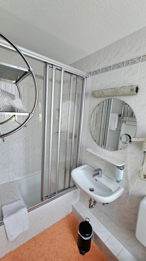 Bathroom 5, RATSKELLER Hotel & Restaurant, Bernkastel-Wittlich