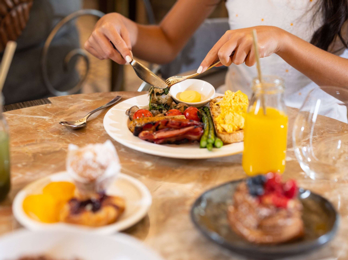 Food & Drinks 15