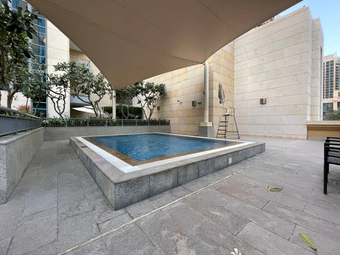 Room 3, Silkhaus Burj Khalifa Proximity Pool Gym Wifi, Dubai