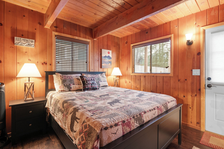 Bedroom 2, Shady Pine Cottage, San Bernardino