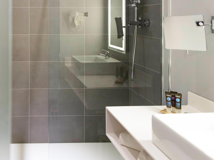 Bathroom 13