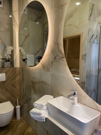 Bathroom 16