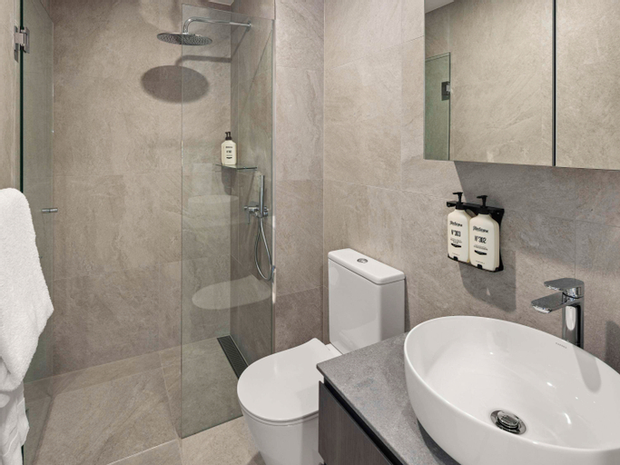 Bathroom 18