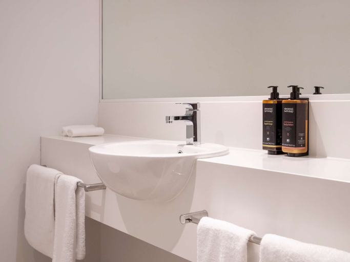 Bathroom 5, Mercure Melbourne Southbank, Melbourne