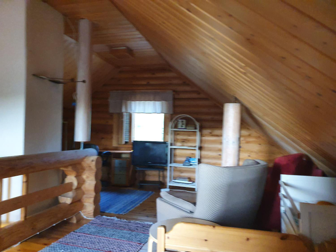 Others 4, Viihtyisa hirsimokki jarven rannalla, Satakunta