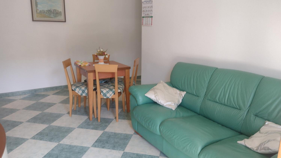 Others 4, Casa Smeralda, La Spezia