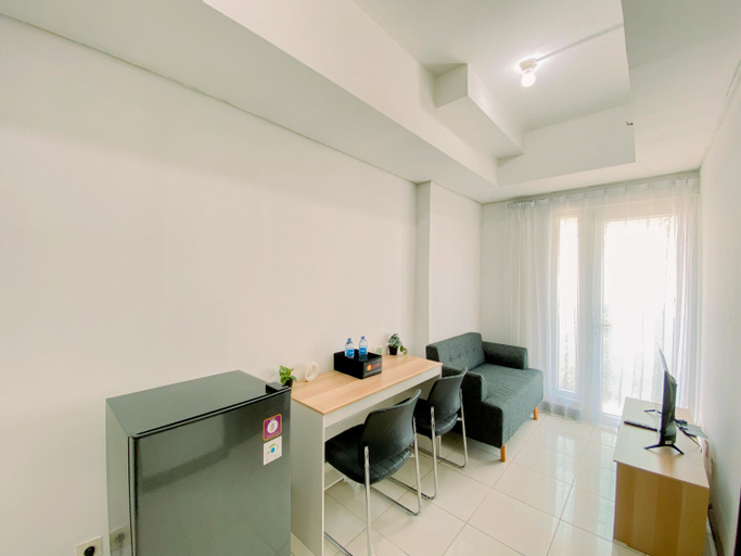 Living Room 3, Comfortable and Homey 1BR Boutique Kemayoran Apartment By Travelio, Central Jakarta