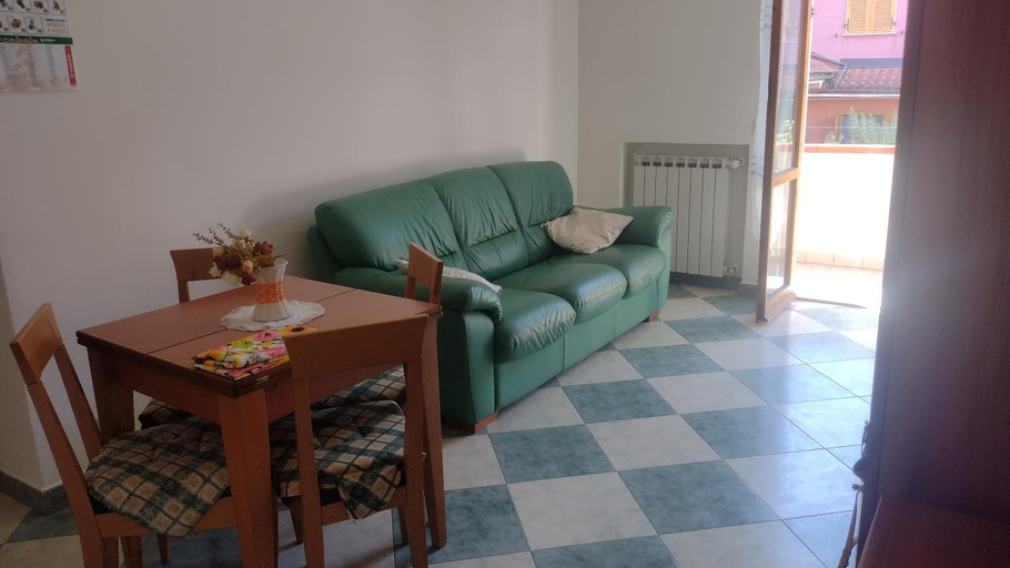 Others 5, Casa Smeralda, La Spezia