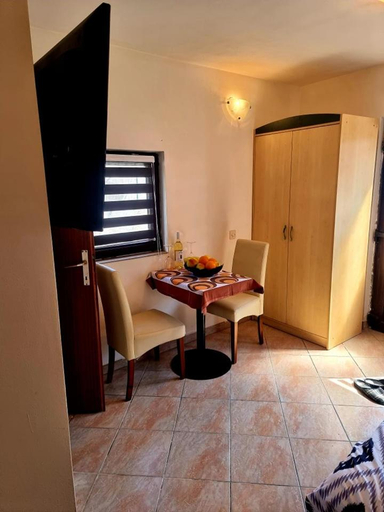 Others 3, Apartmani Petra, Pula