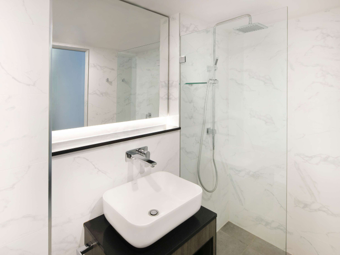 Bathroom 5, Mercure Sydney, Sydney