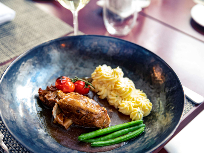 Food & Drinks 12
