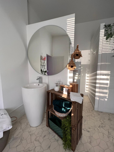 Bathroom 3, Domaine des anges, Nord