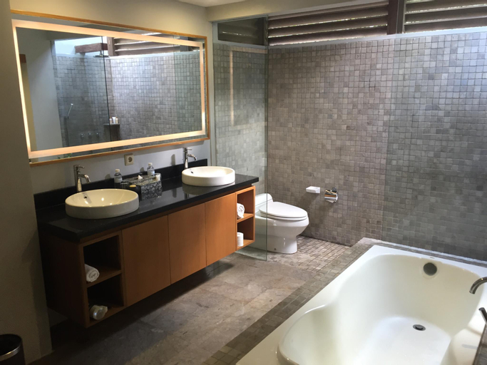 Bathroom 11