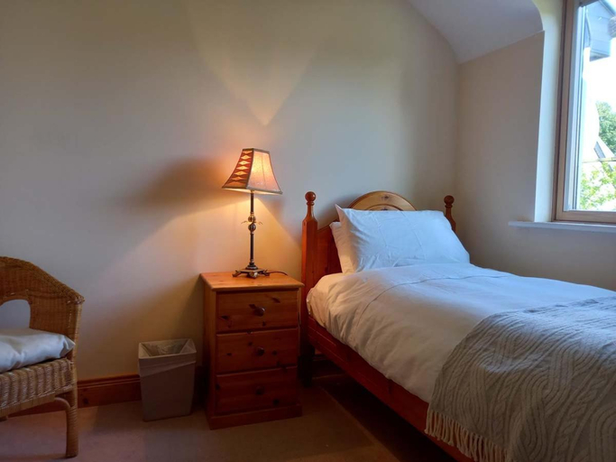 Bedroom 2, The Courtyard, Castle Dargan