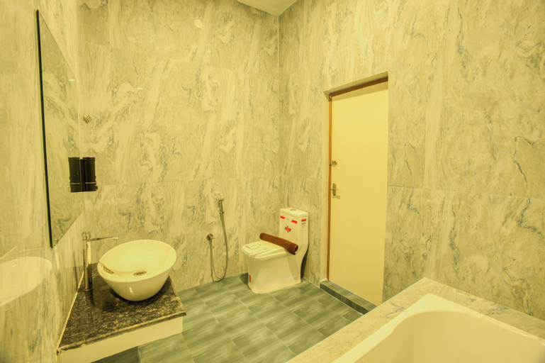 Bathroom 4