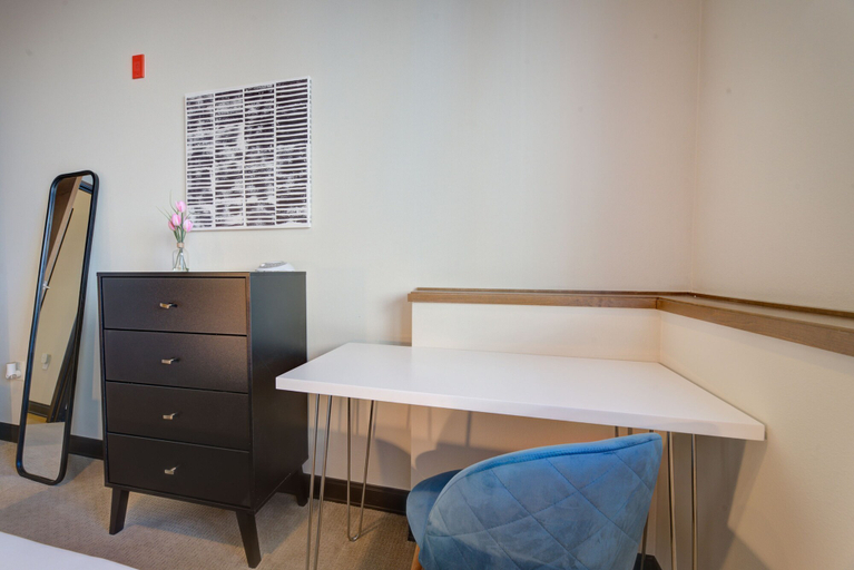 Room 2, Milwaukee Classy 1BD 1BA Downtown Apartment, Milwaukee