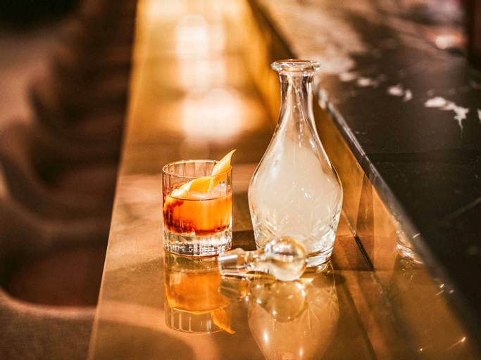 Food & Drinks 9