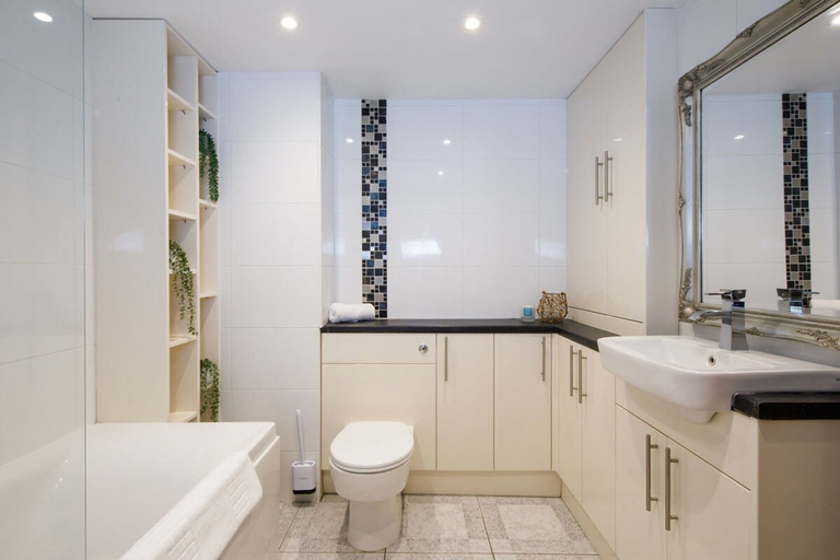 Bathroom 3, Idyllic Countryside Annexe Near West Wittering Beach, West Sussex