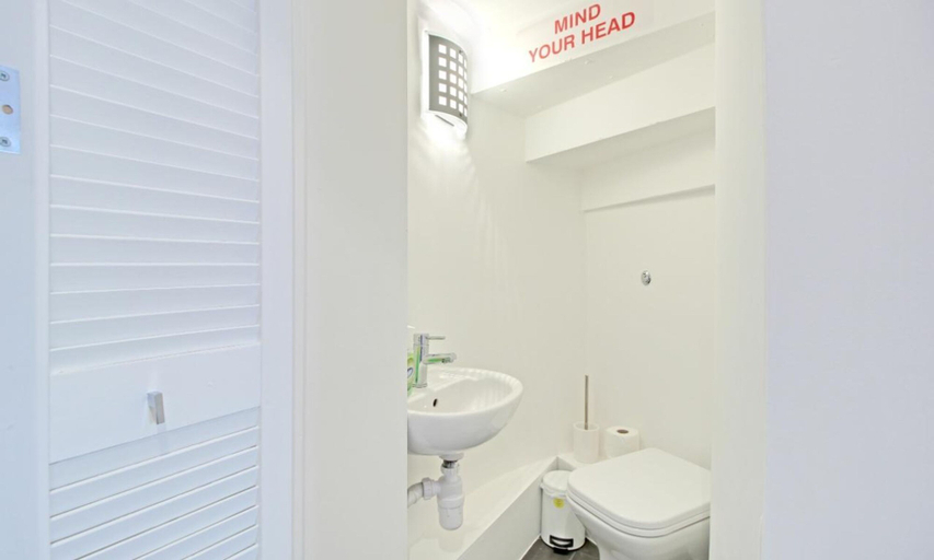 Bathroom, Artist Studio - Super Central Brighton - Sleeps 2 3 Guests - Free Wifi, Brighton and Hove