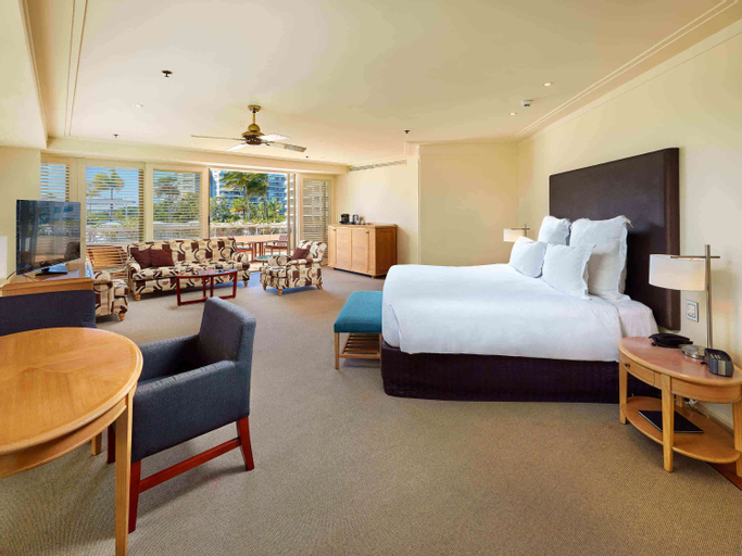 Bedroom 3, Pullman Reef Hotel Casino, Cairns