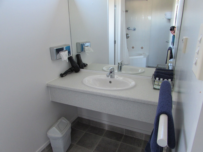 Bathroom 3, Fitzherbert Court Motel, Westland