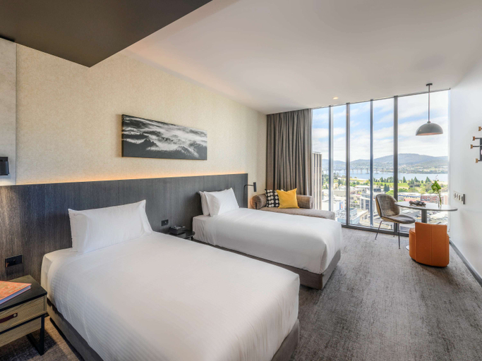 Bedroom 2, Mövenpick Hotel Hobart, Hobart