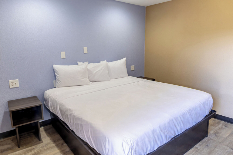 Bedroom 2, Super 8 by Wyndham Big Spring, Howard