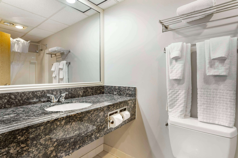 Bathroom 27