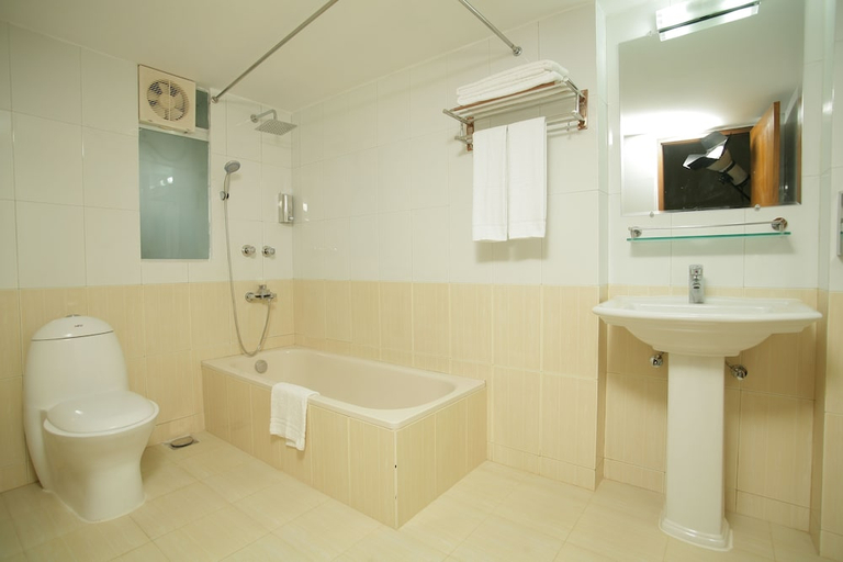Bathroom 4, Richmond Hotel & Suites, Dhaka