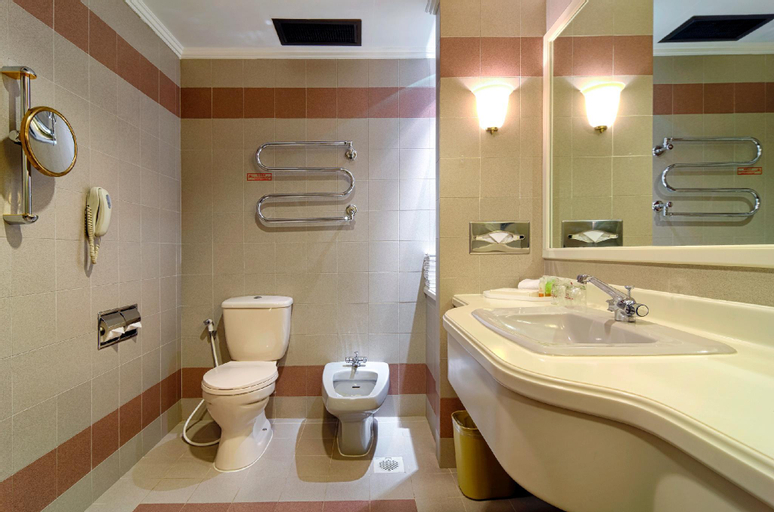 Bathroom 15