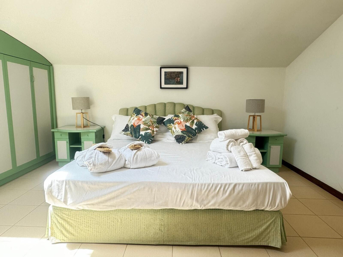 Bedroom 4, Palazzo Moresco, Roma