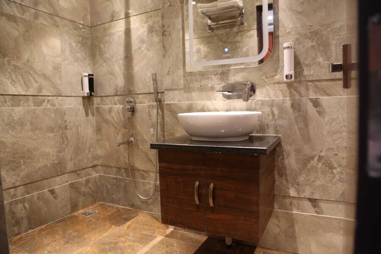 Bathroom 4, Tango Traxx, Amritsar