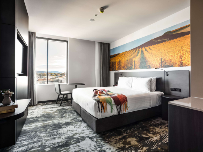 Bedroom 5, Novotel Devonport, Devonport