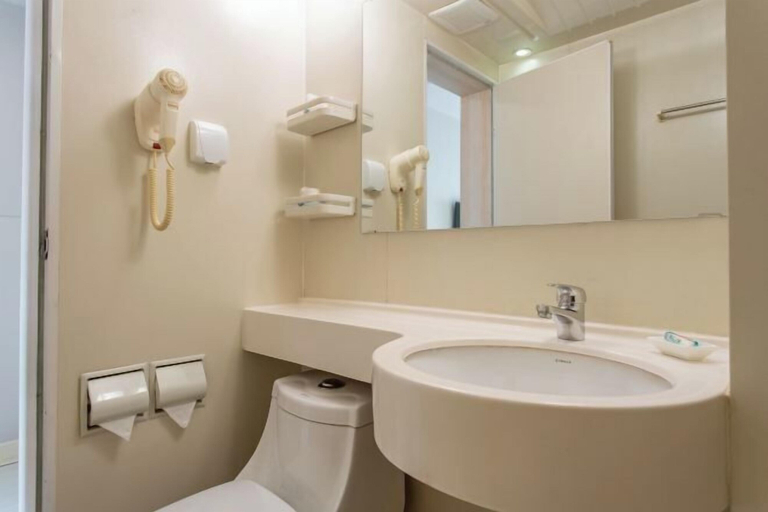 Bathroom 5, Jinjiang Inn (Xianning Yinquan Avenue), Xianning